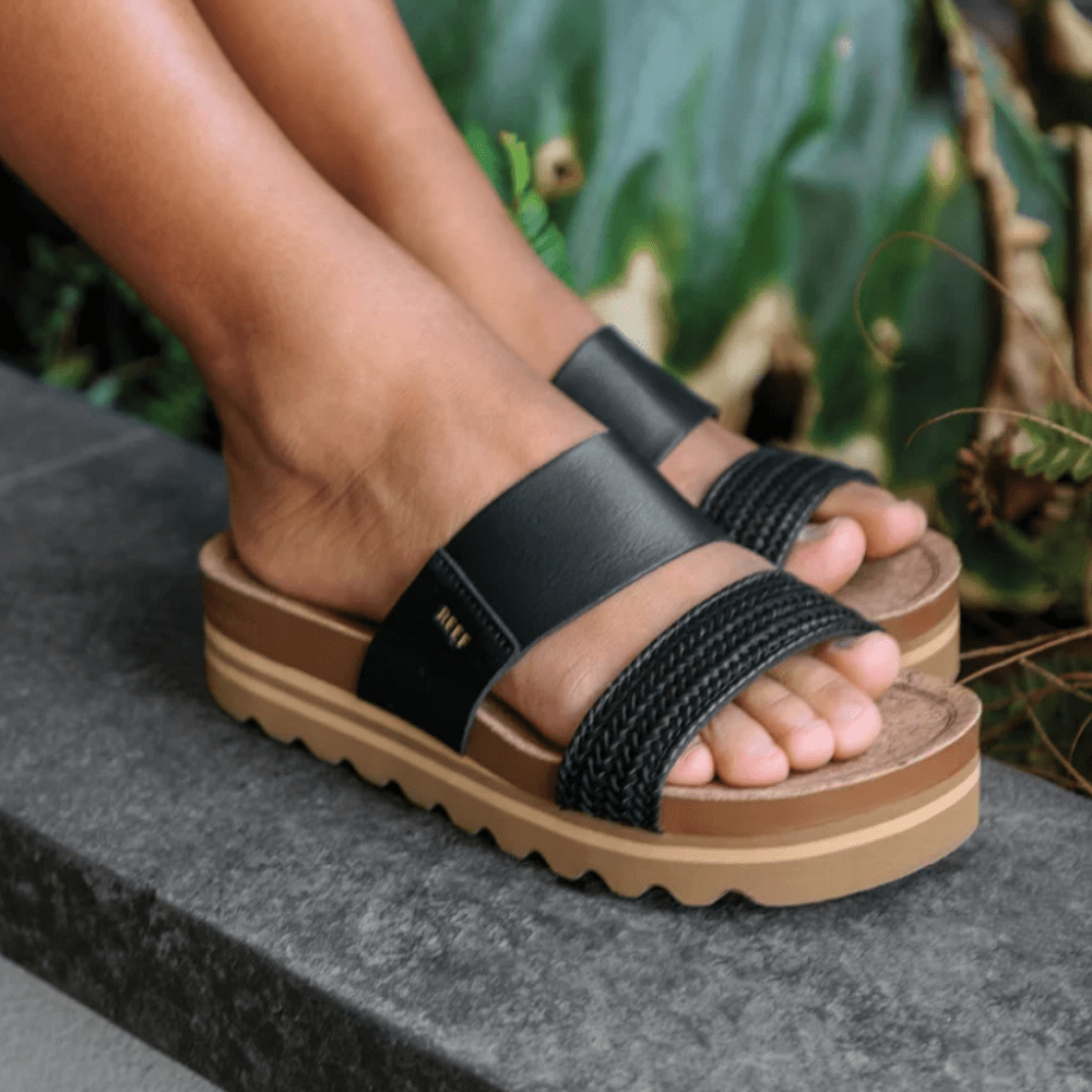 Reef Women's Cushion Vista Hi Sandal – Black Braid 3