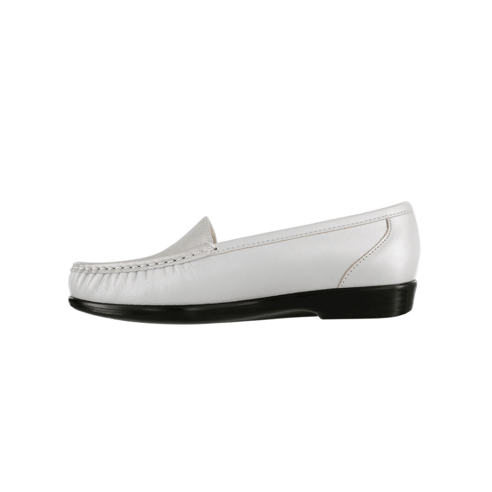 SAS Women's Simplify Leather Slip-On Loafer – Silver Cloud 5