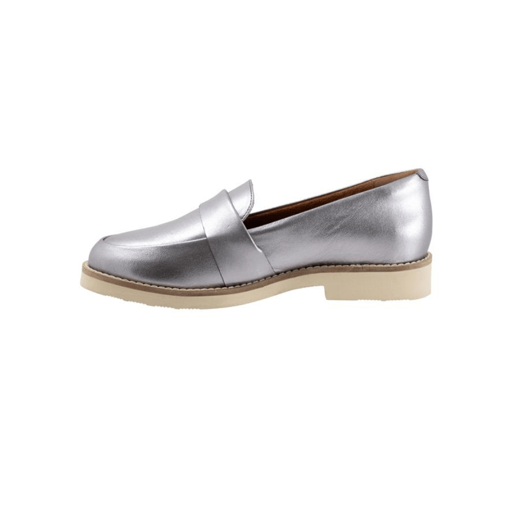 SoftWalk Women's Walsh Leather Comfort Loafer - Pewter 4