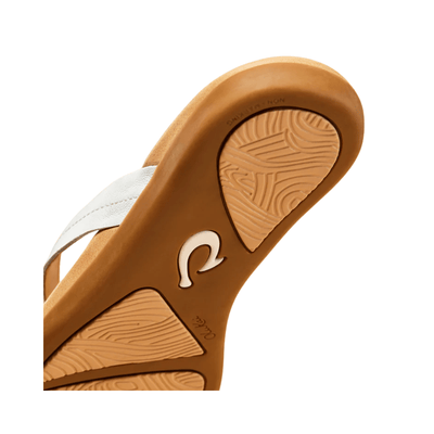 Olukai Honu Women’s Leather Beach Sandals - Bright White / Golden Sand 8