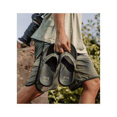 REEF Men’s Cushion Phantom 2.0 Water-Friendly Flip-Flops – Olive / Gum 3