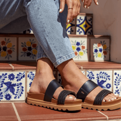 Reef Women's Cushion Vista Hi Sandal – Black Braid 7