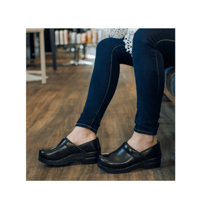 Sanita Pro Cabrio Women’s Clogs – Black| Wide 6