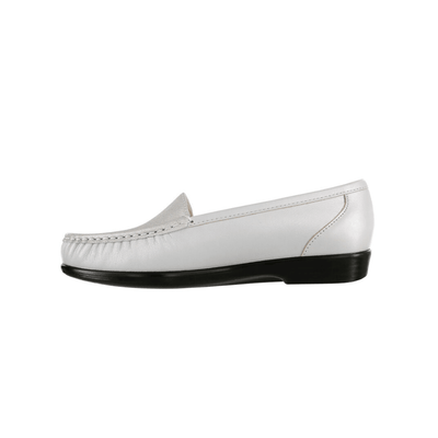 SAS Women's Simplify Leather Slip-On Loafer – Silver Cloud 5