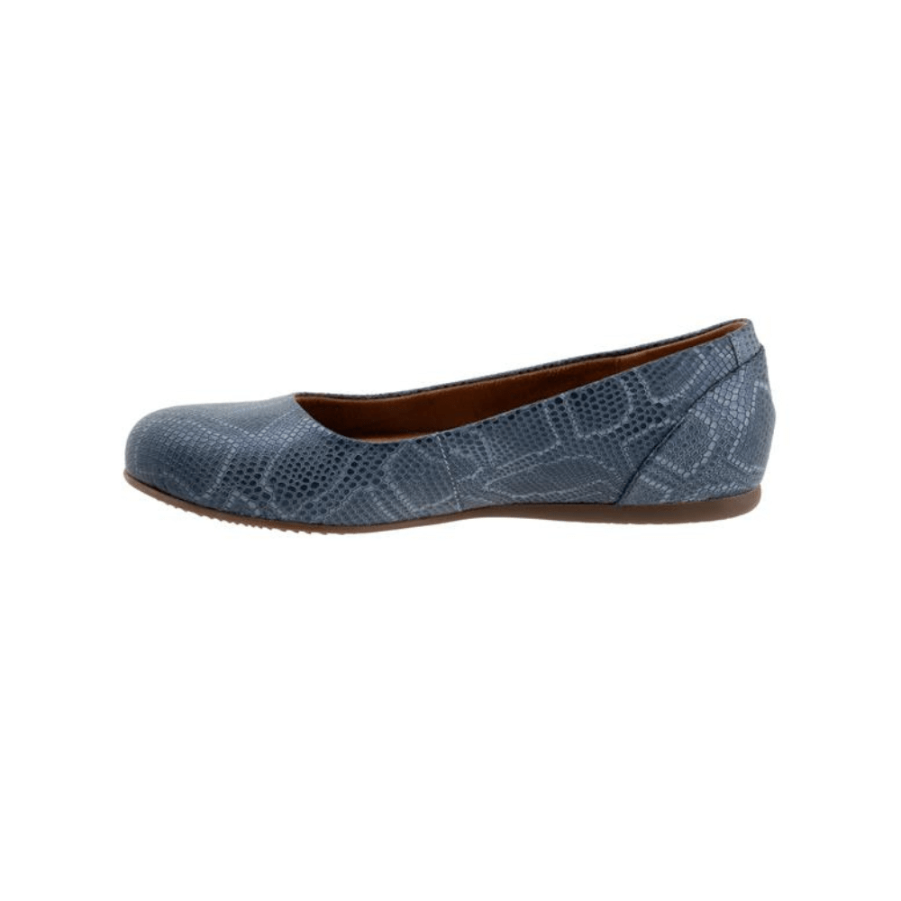 SoftWalk Women's Sonoma Leather Comfort Ballet Flat - Smoke Snake 5